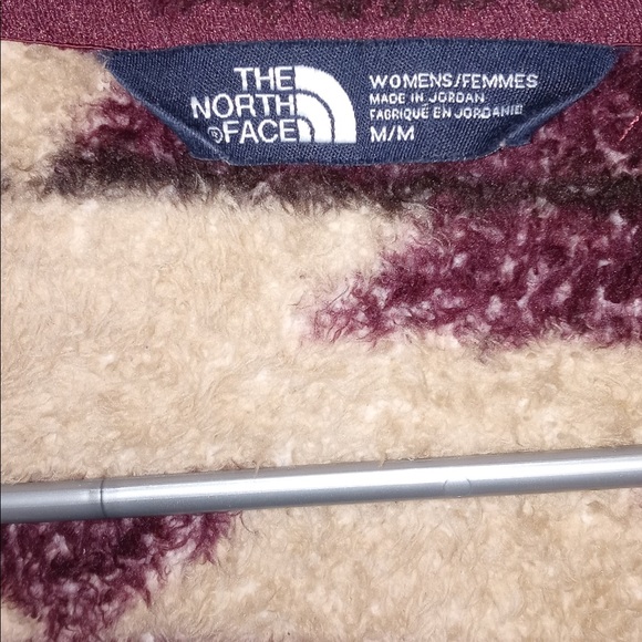 Sherpa hooded Women’s North Face “Campshire Sherpa Fleece Aztec” pullover. - Picture 3 of 8